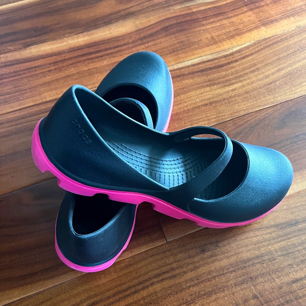 Women’s Crocs Black & Raspberry Duet Sport Mary Jane (Size 9)